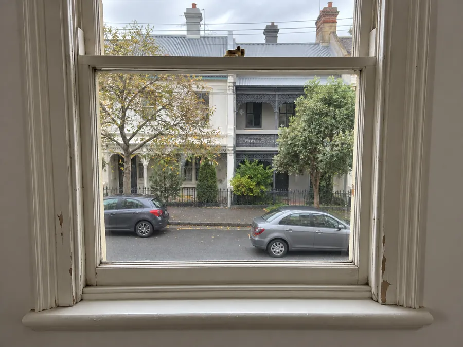 Clean sash window and sill after an end of lease clean in Melbourne