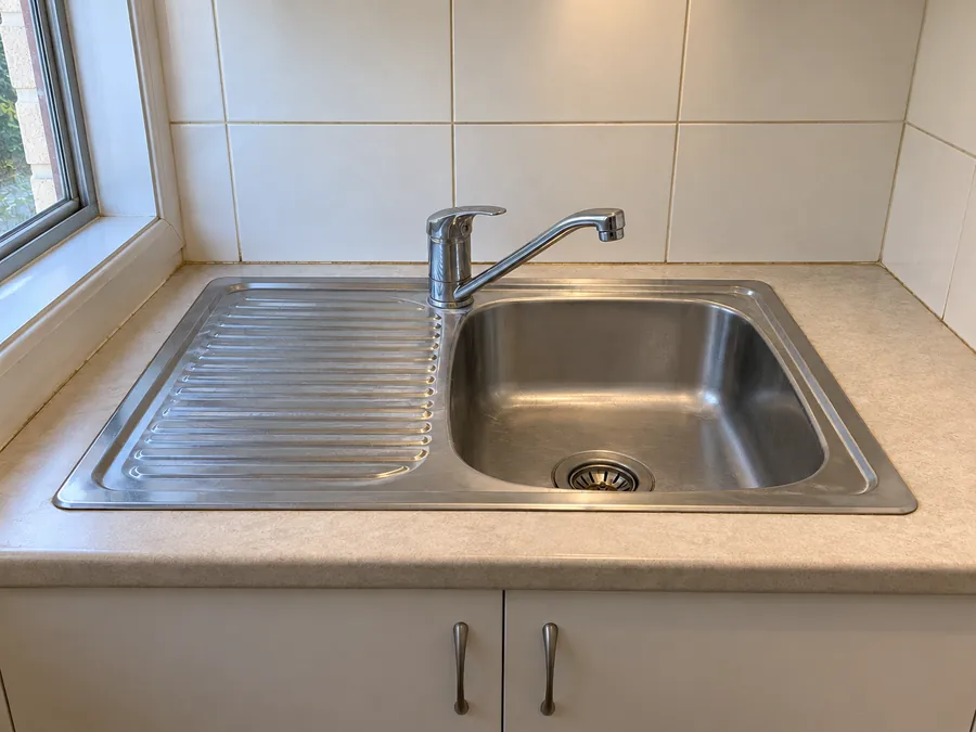 Clean kitchen sink and splashback after an end of lease clean in Sydney